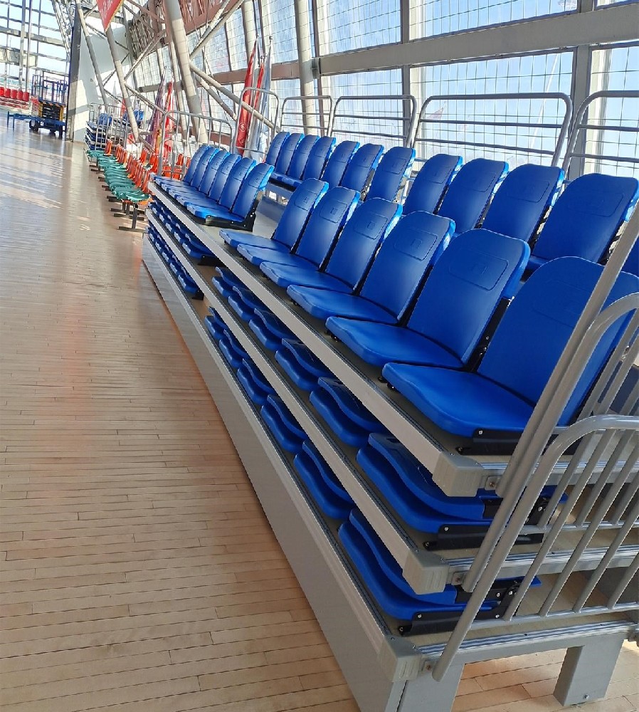 A middle school in Shandong, China installed retractable seats for the indoor stadium